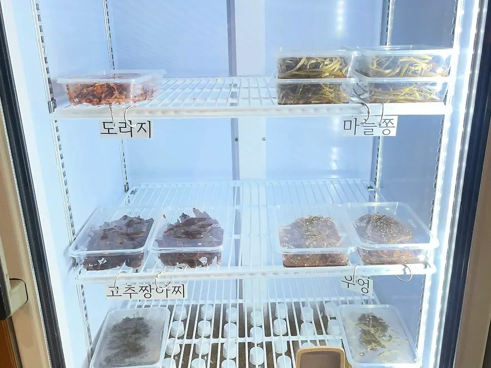Side dish corner with packs priced at ₩5,000 each
