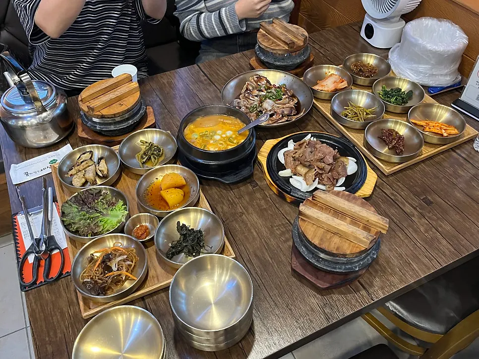 Full table spread of the Tteuranchae Bapsang basic set
