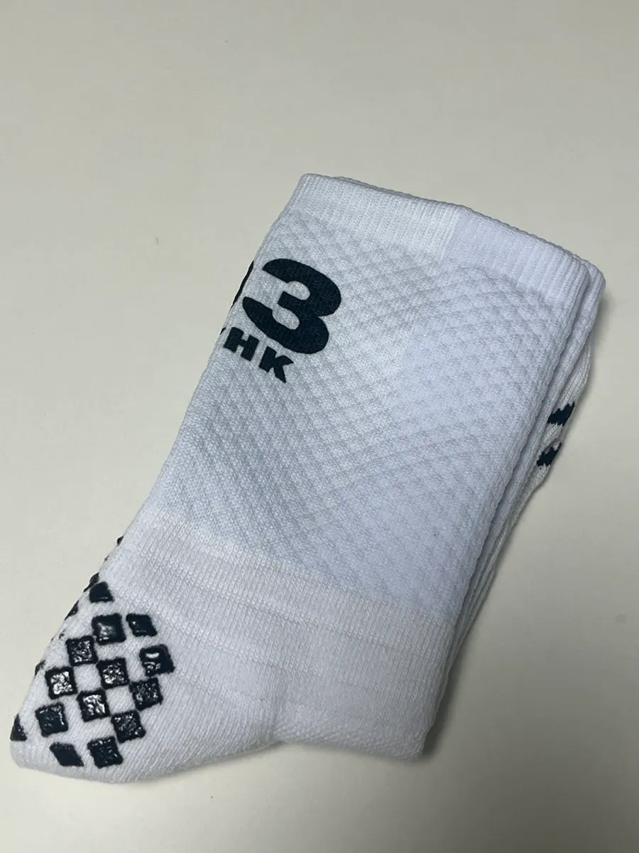 Custom sports socks examined for their material and finishing
