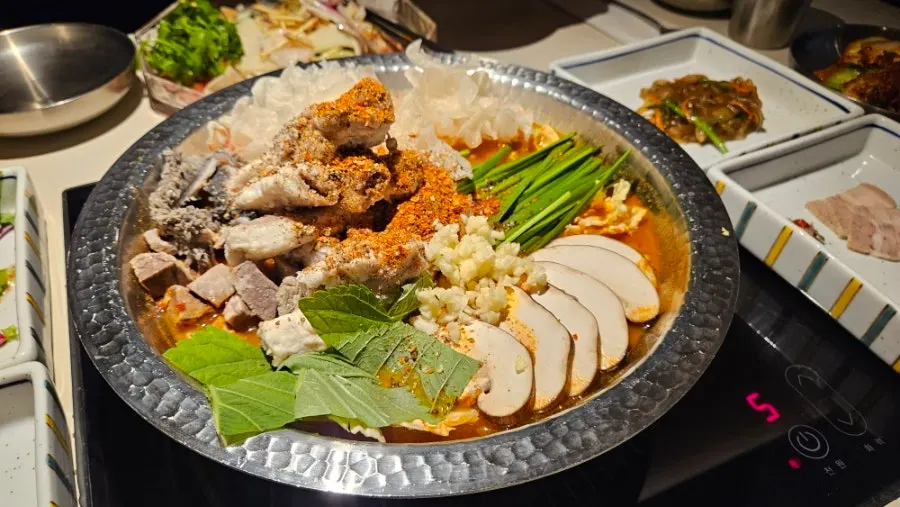 곱창전골 냄비 상차림