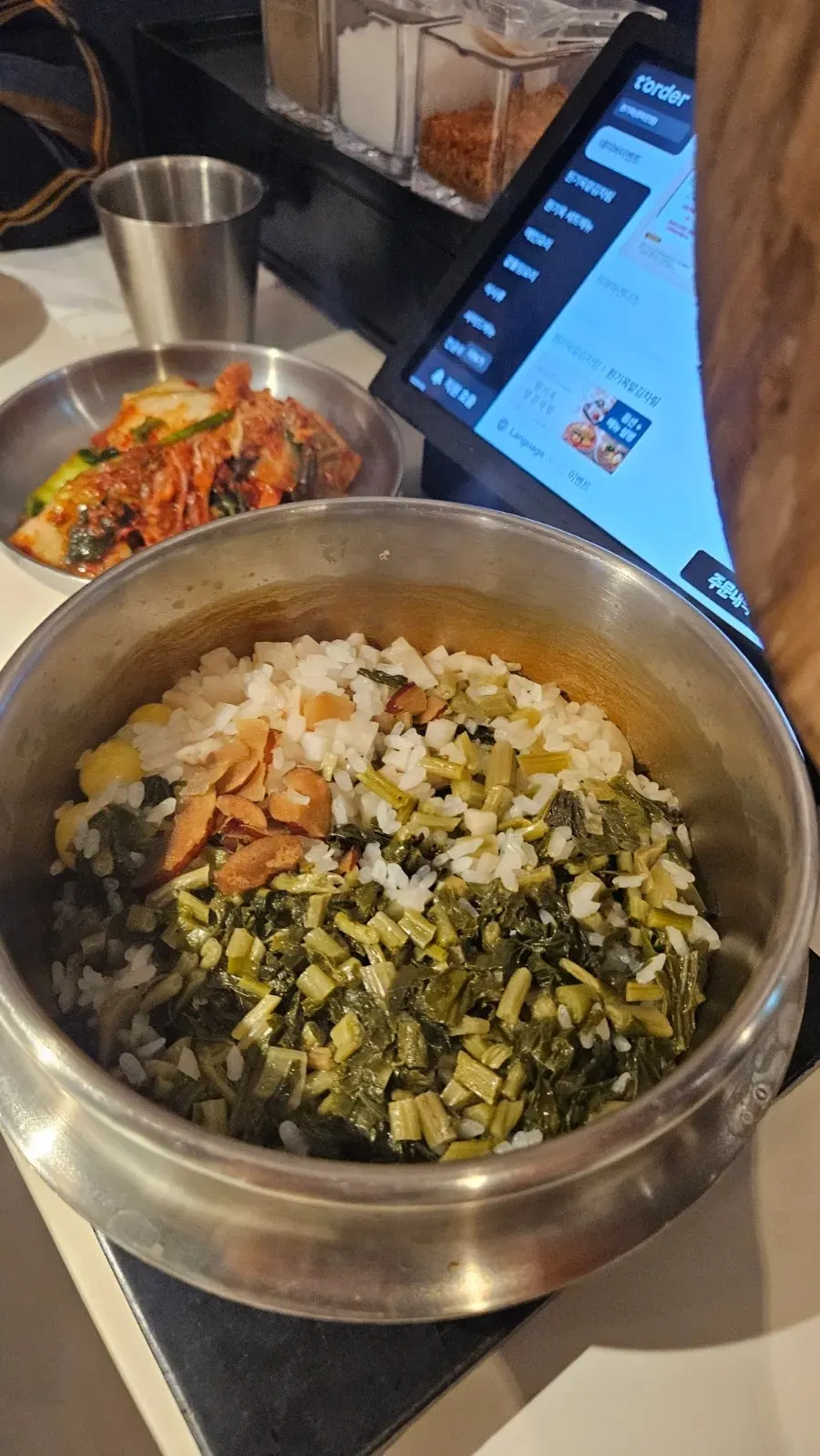 은행과 시래기 올린 영양솥밥