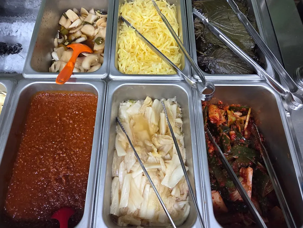 A group meal accommodating different eel preferences