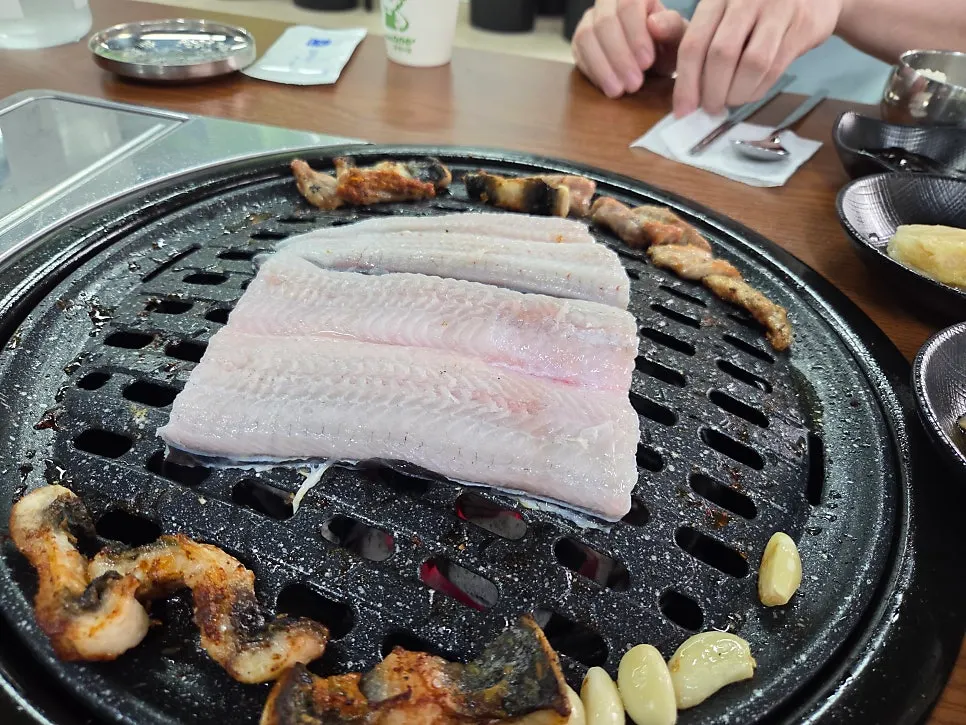 Grilled eel meal with cola