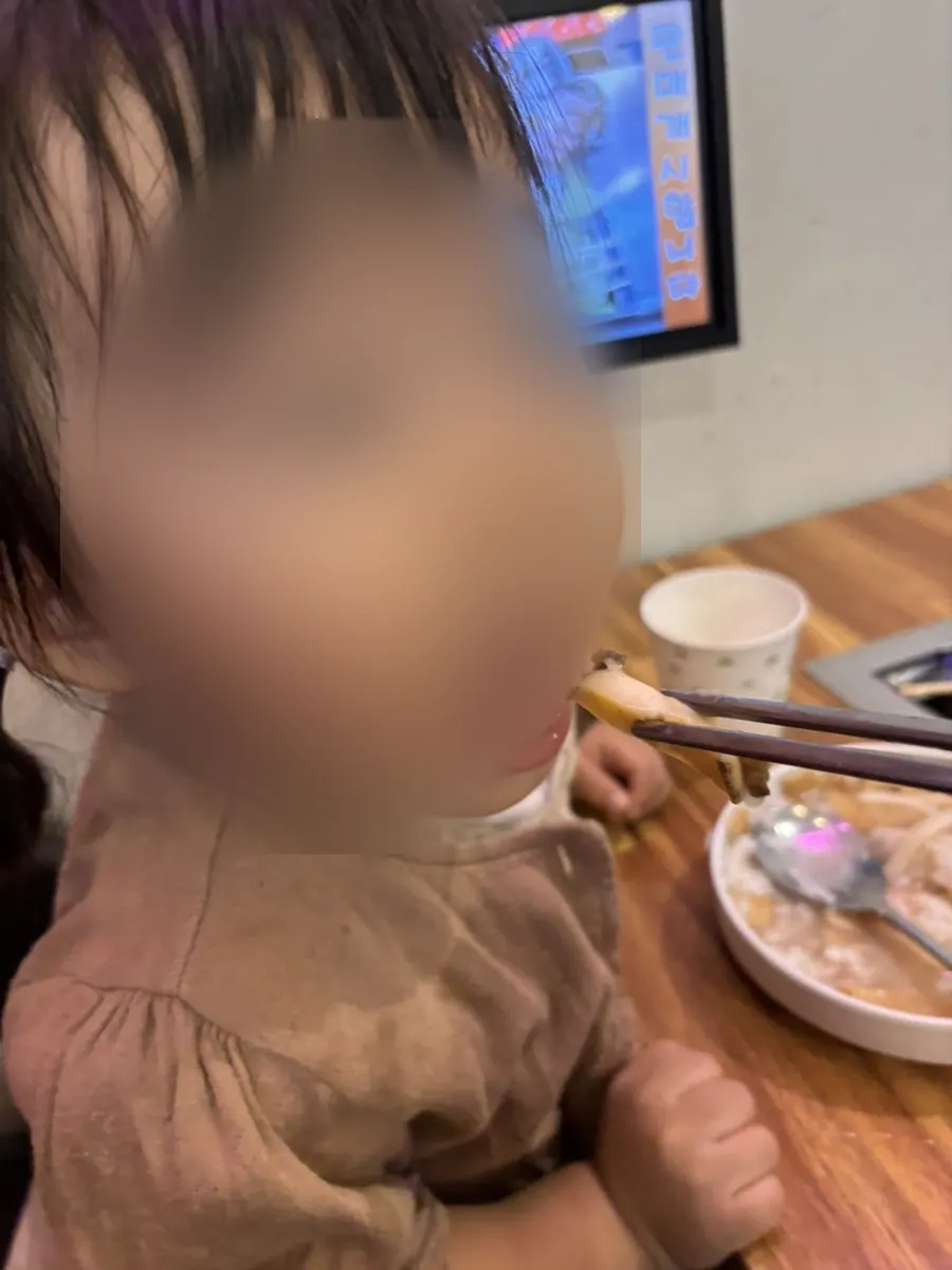 Lifting up a serving of udon noodles