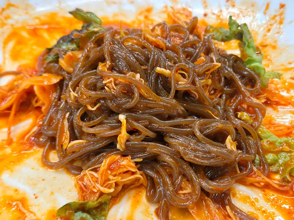 보쌈과 막국수를 함께 차린 마무리 상차림
