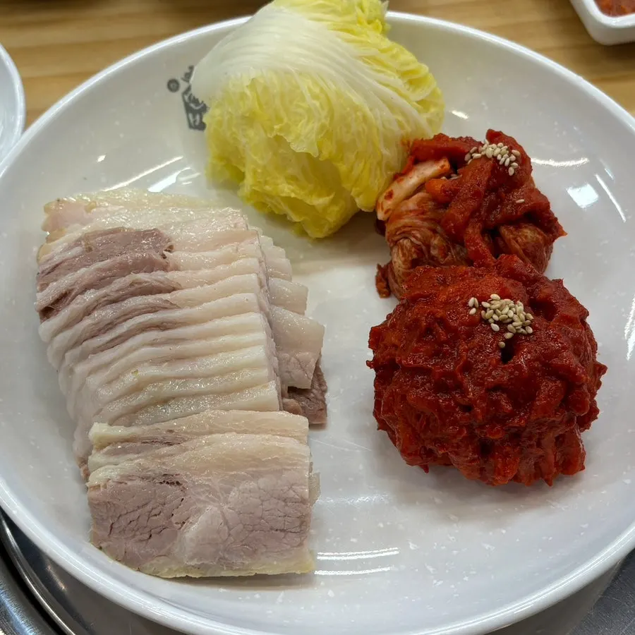 본점과 비교해 먹어본 반반보쌈 상차림