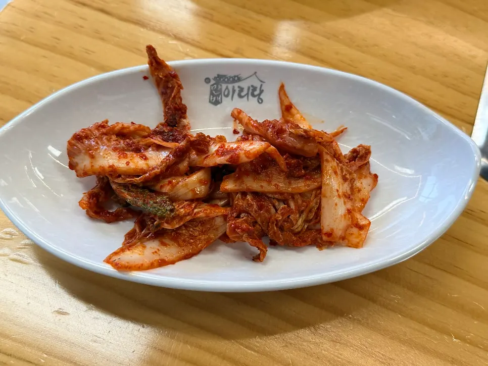 기본으로 깔린 밑반찬 상차림