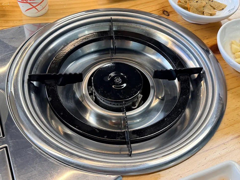 사이드로 선택한 칼국수 한 그릇