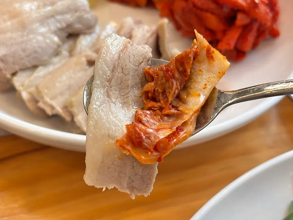 아삭한 겉절이김치와 보쌈