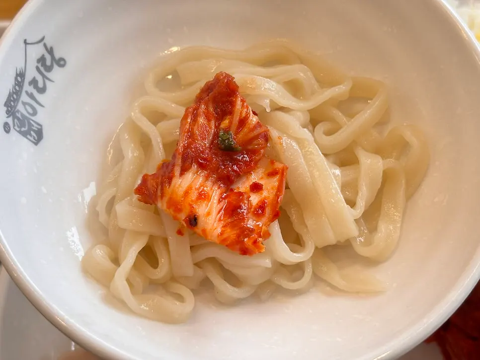 겉절이와 함께 먹는 칼국수