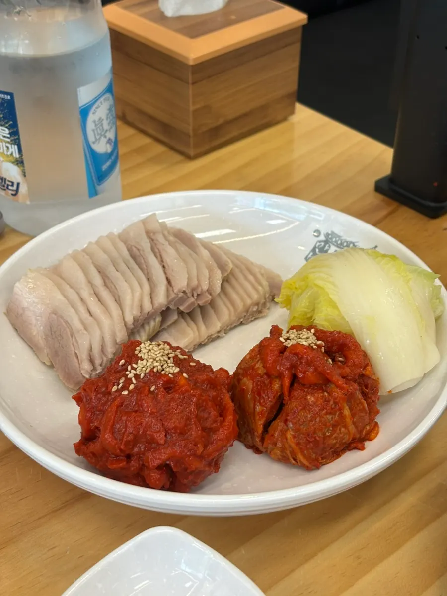 A thin slice of gabrisal bossam meat