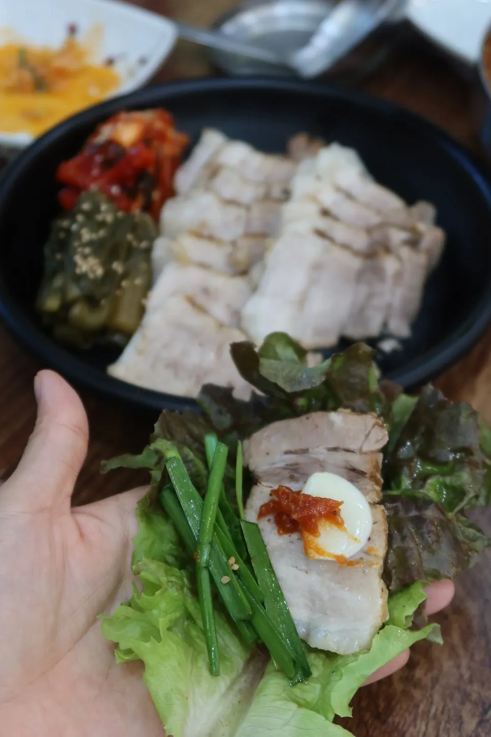 보쌈김치와 새우젓 곁들임
