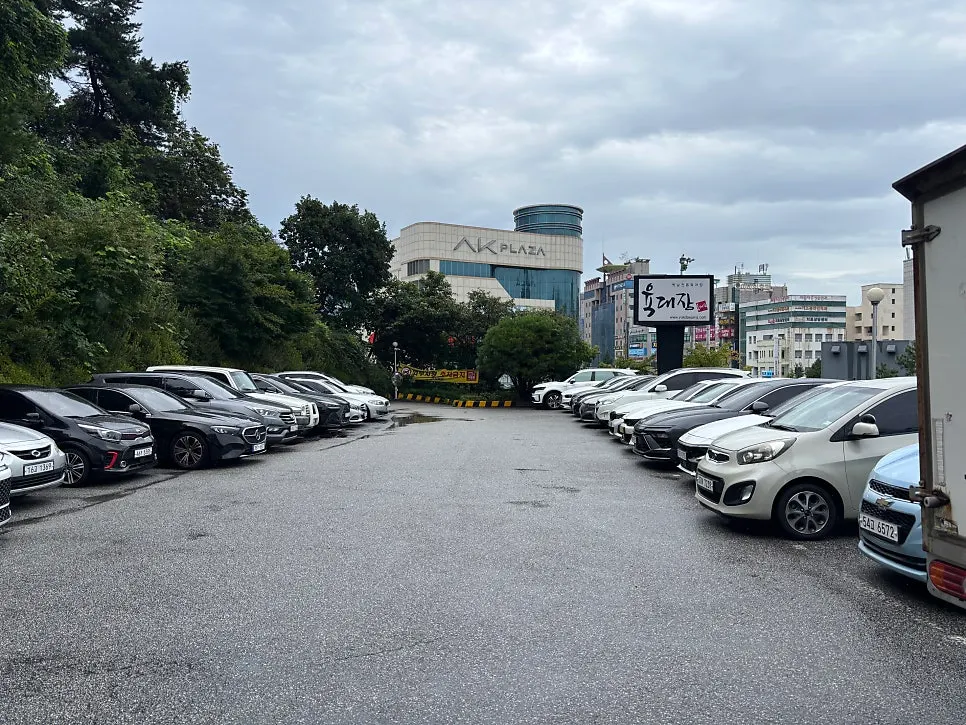 Entrance to the restaurant with its wide self-parking lot