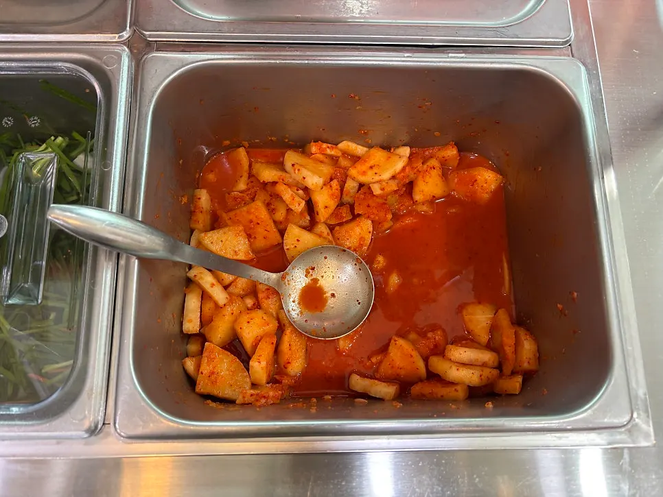 A full set of basic side dishes on the table
