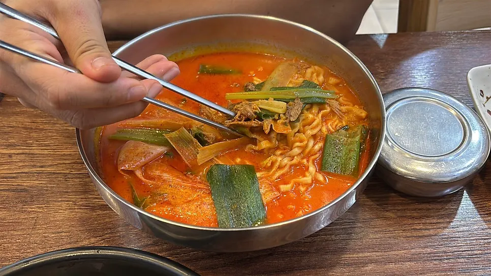 Bowl of yukkal-myeon with knife-cut noodles