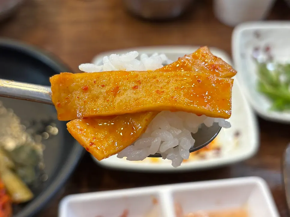 Dried radish strips and kimchi served with the bossam