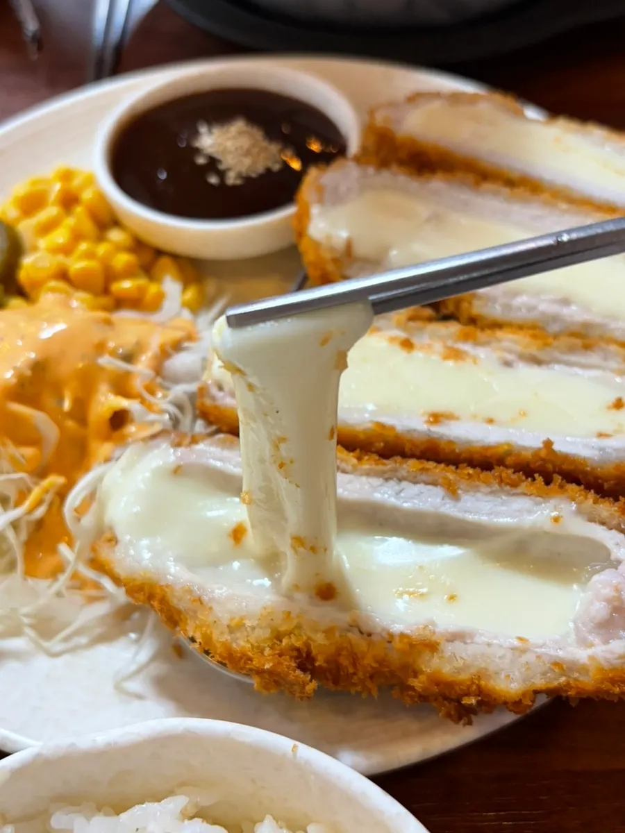 바삭한 치즈돈까스 대표 메뉴 사진