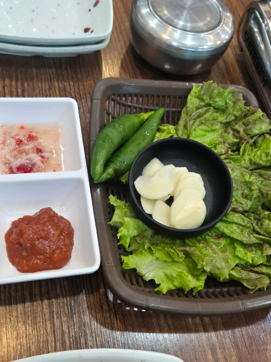 불 위에서 따뜻하게 유지되는 한방보쌈