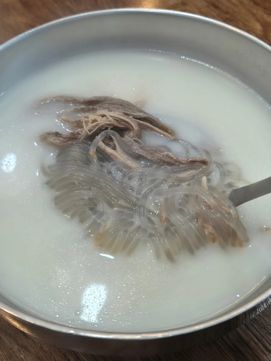 뽀얀 국물의 어린이설렁탕