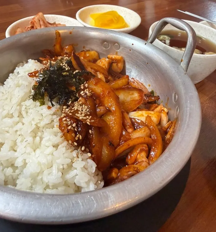 돈까스와 함께 나온 공기밥