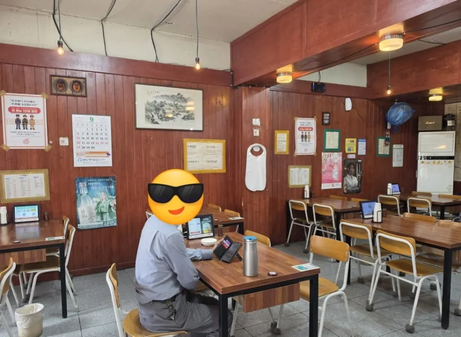 Interior of Haengbokhan Udong Gage Dangwan Branch with a variety of udon and tonkatsu menu items
