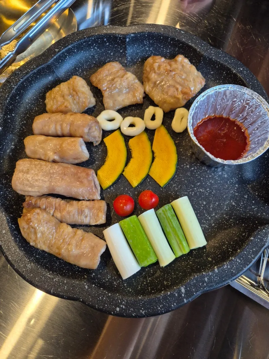 Table setting of par-grilled makchang at Yeon Makchang Dangye Branch