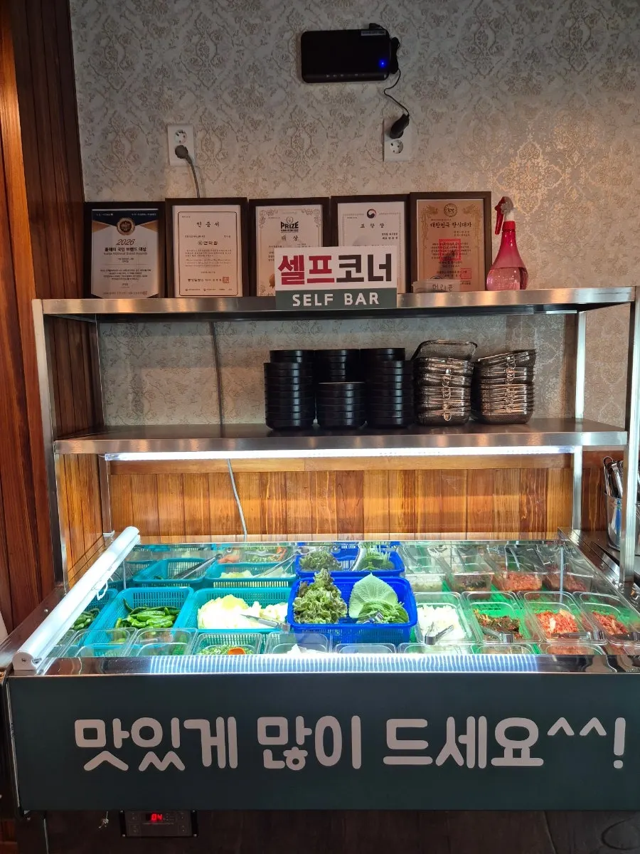 Lettuce wraps gathered from the self-serve bar