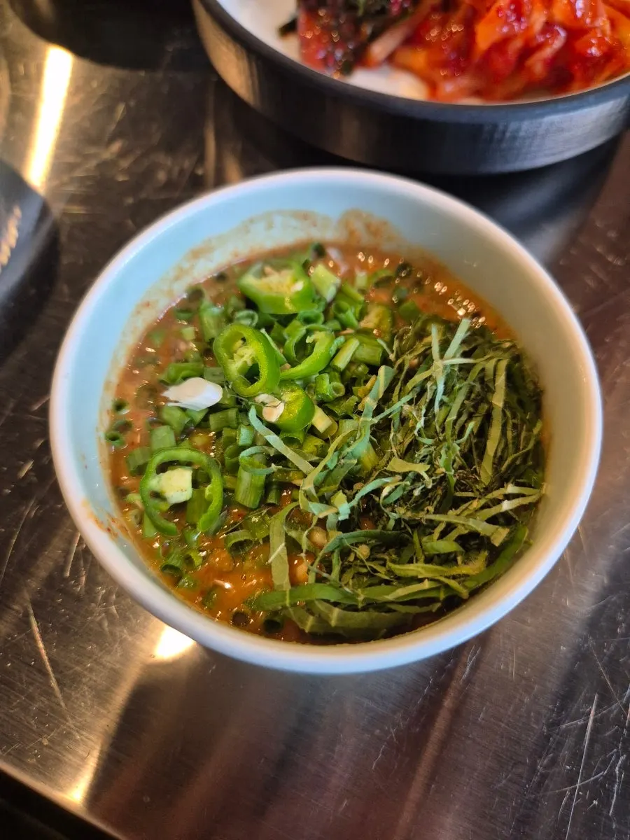 Makchang dipped in mulberry makchang sauce