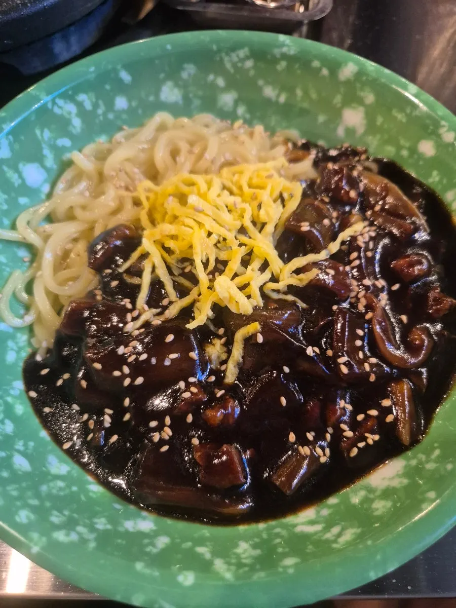 Free old-style jjajangmyeon served as a promotion