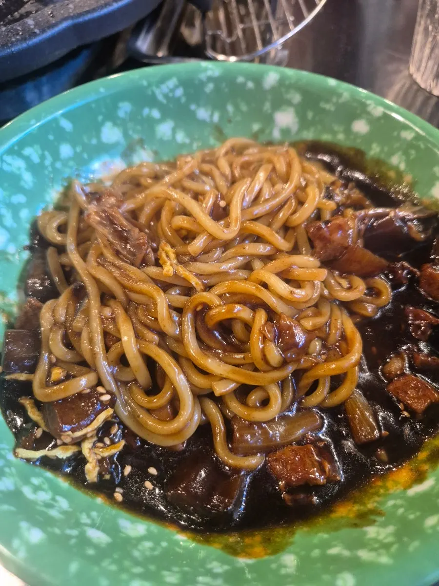 A bowl of spicy pepper clam hot pot
