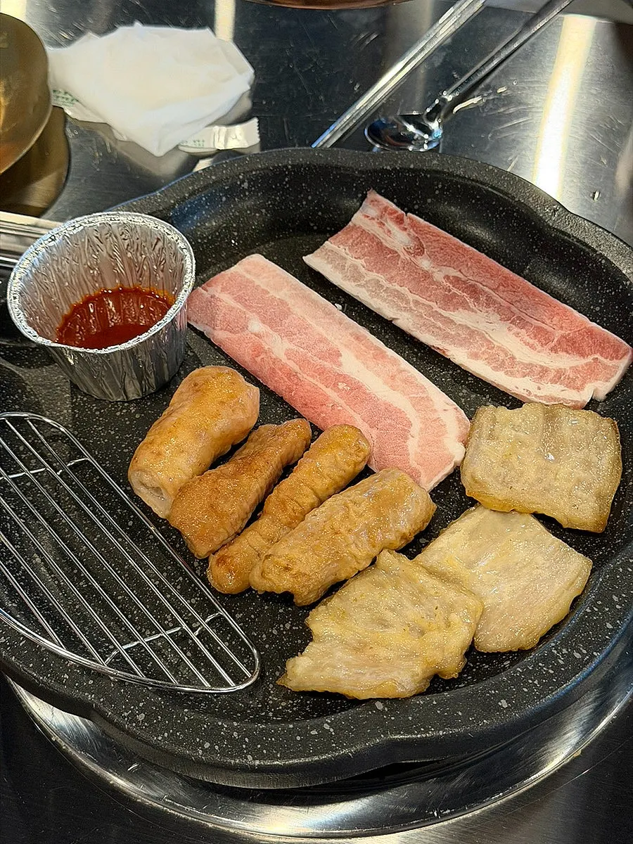 Plates of basic and special makchang
