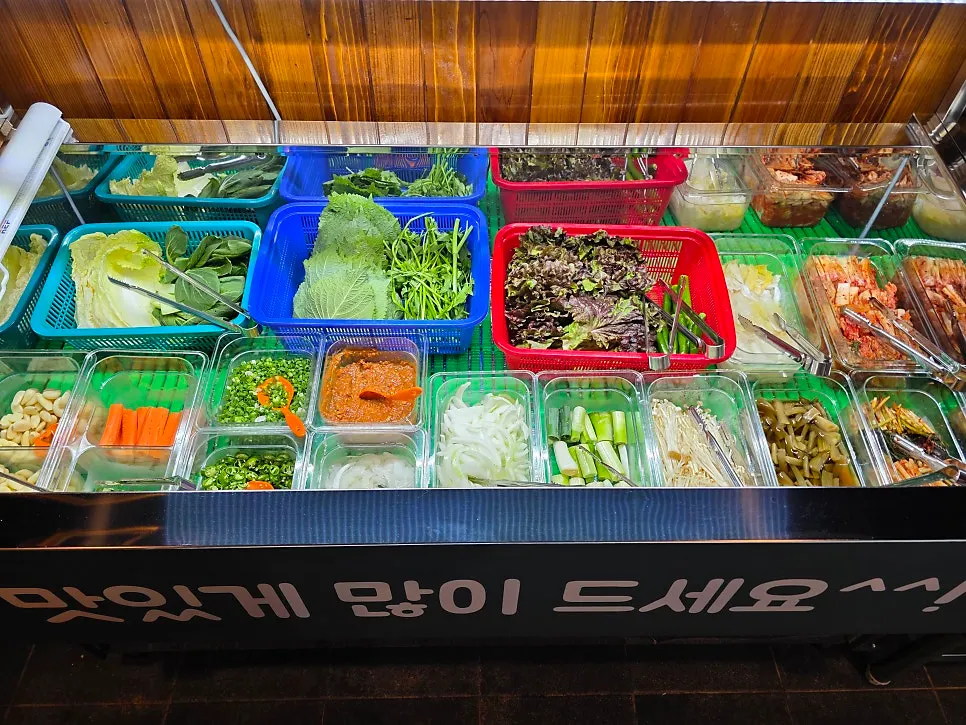 Neatly organized side dish section of the Yeon Makchang self-serve bar