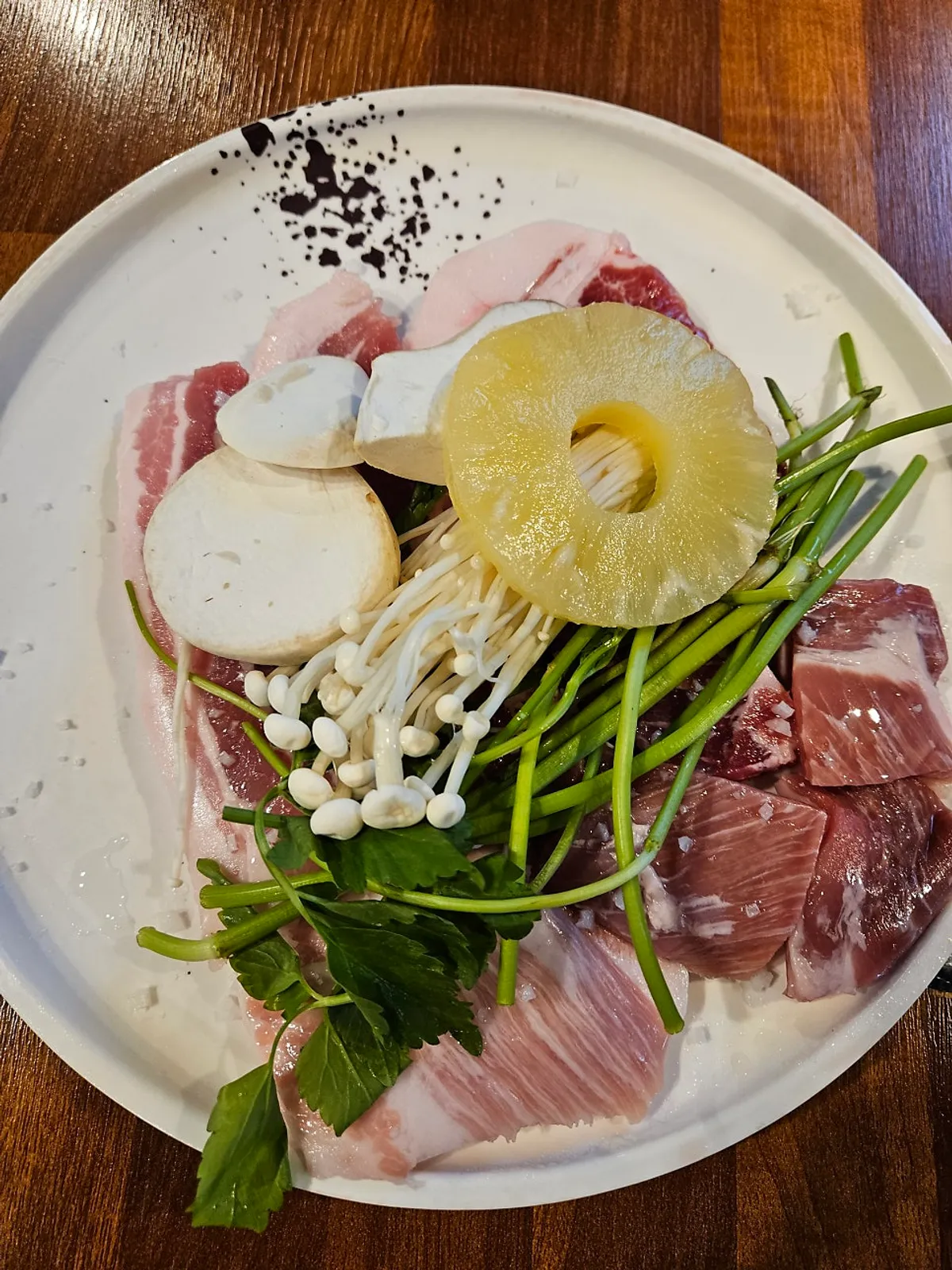 Plate of the aged pork half-platter, 500g, showing each cut