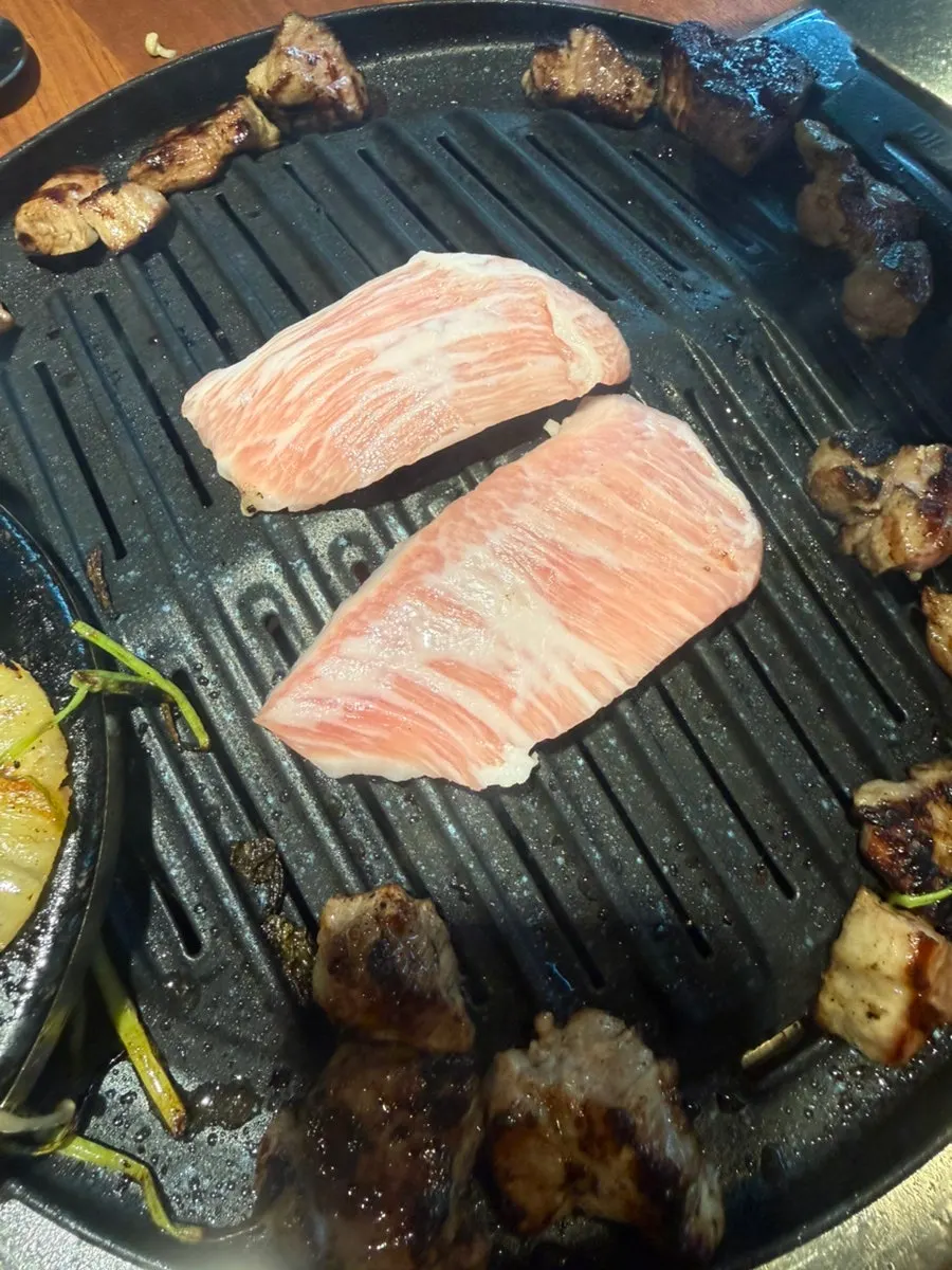 파채와 함께 먹는 목살