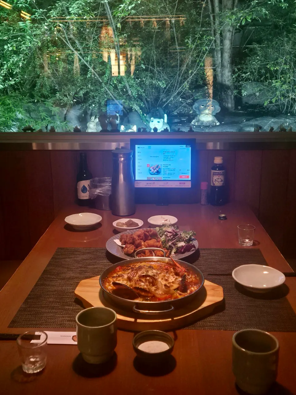 A forest-like seat at Momo