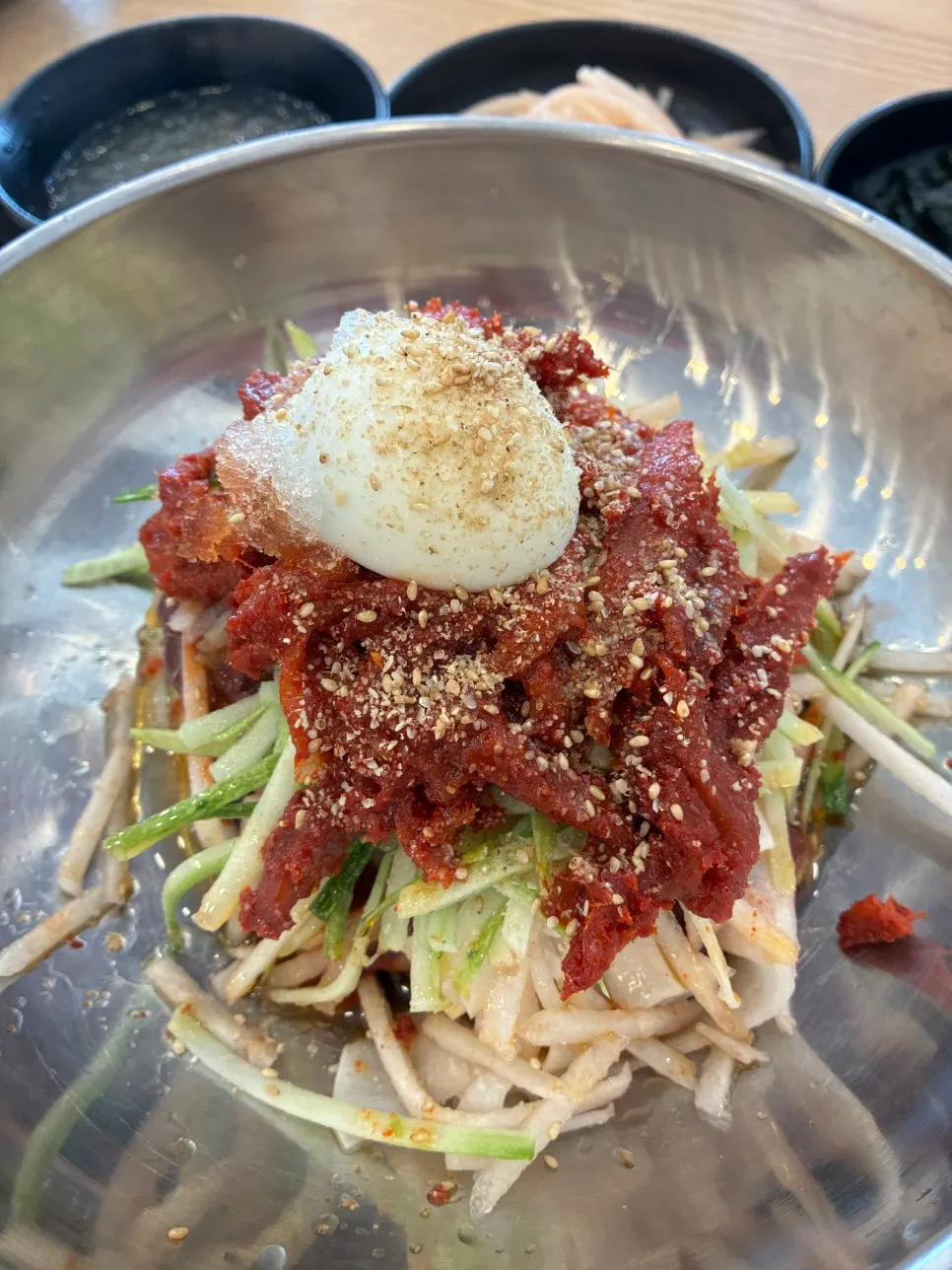 Large bowl of codari bibim naengmyeon