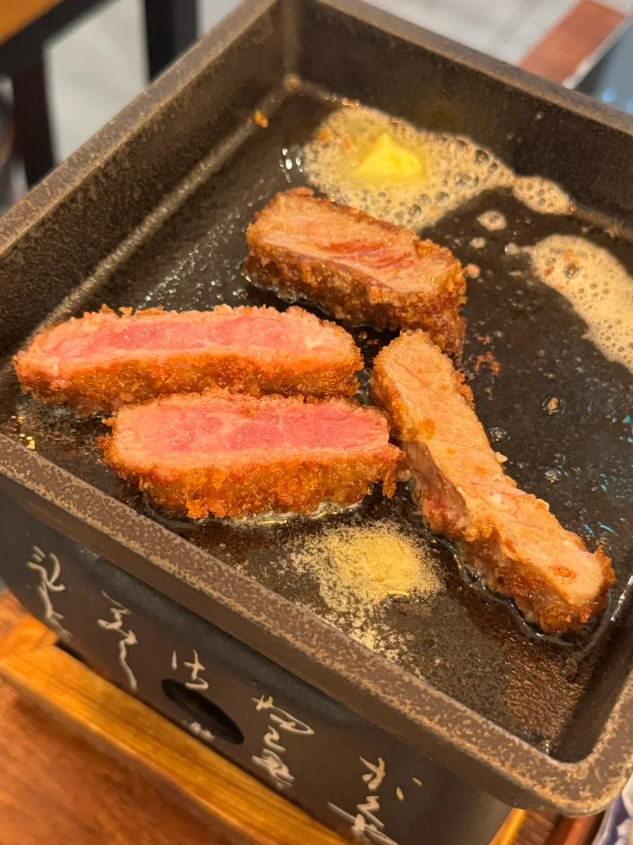 버터에 구워지는 규카츠 채끝살