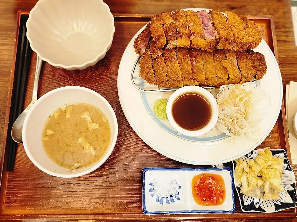 두 배 양으로 나온 채끝 규카츠 더블