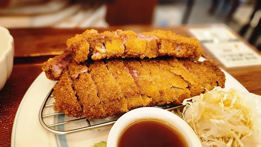 살결이 보이는 채끝 규카츠 단면