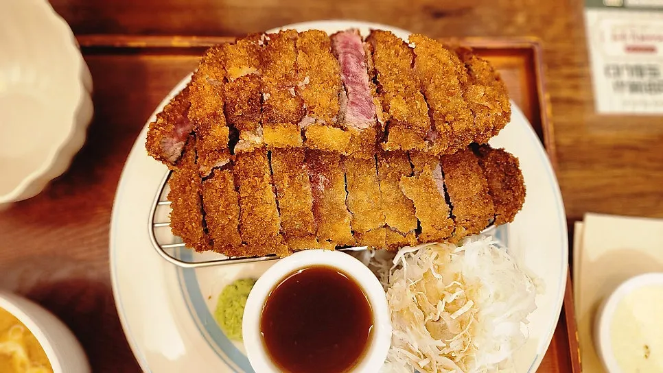 버터 코팅한 불판 위의 규카츠