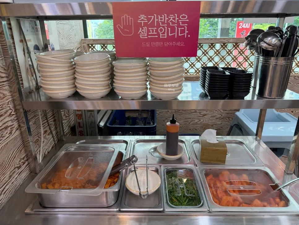 The self-serve corner for extra side dishes