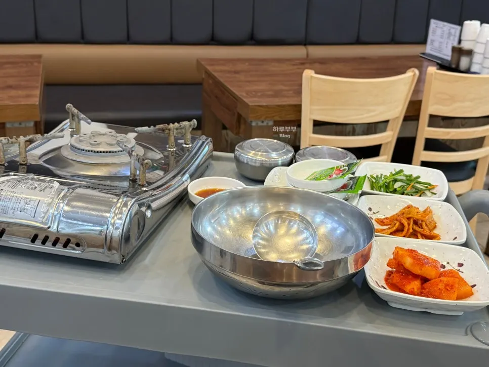 The table set as soon as we ordered