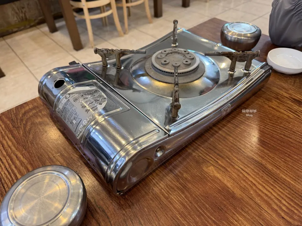 Basic side dishes served alongside the burner