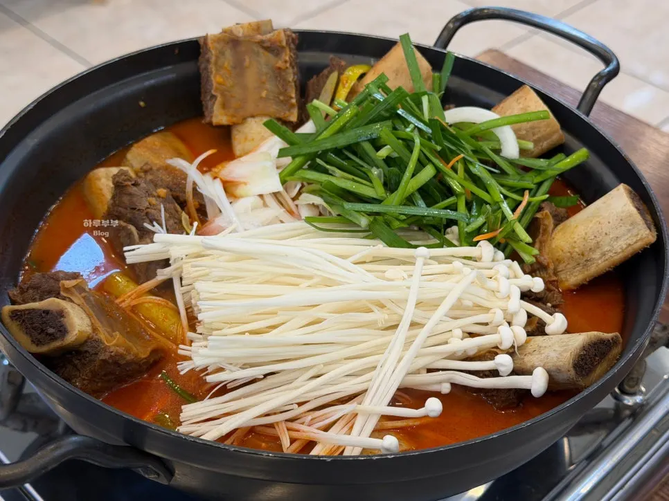 A separately ordered bowl of rice