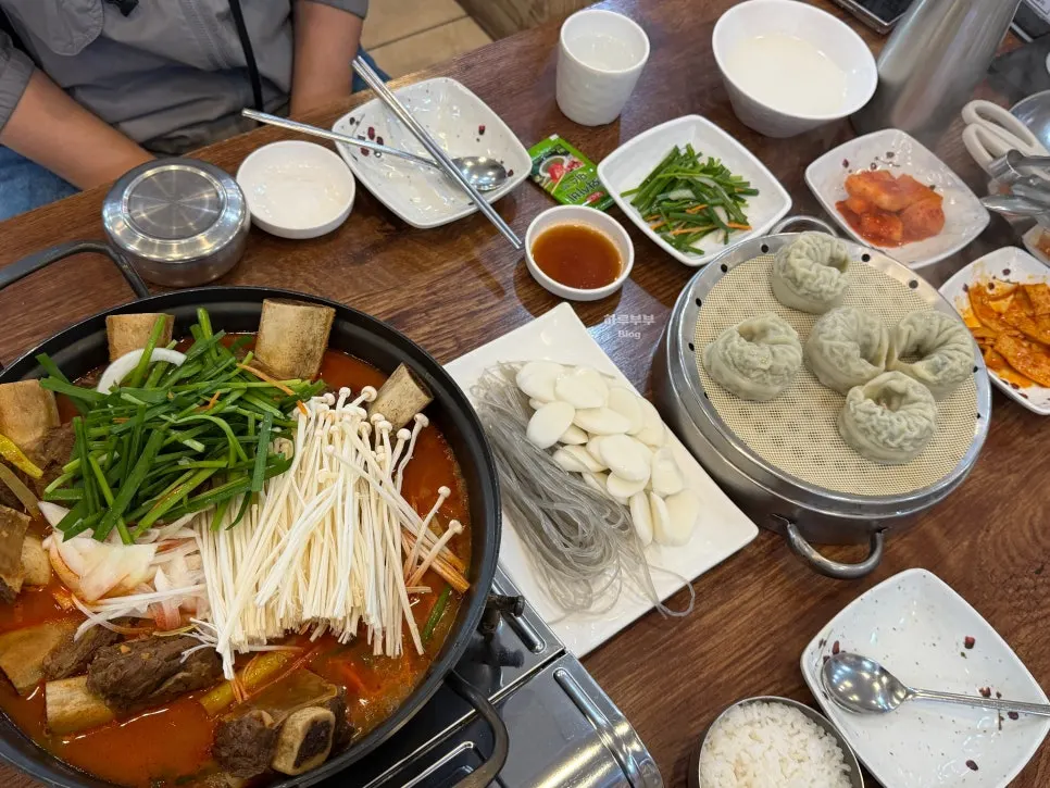 A full spread with king mandu added
