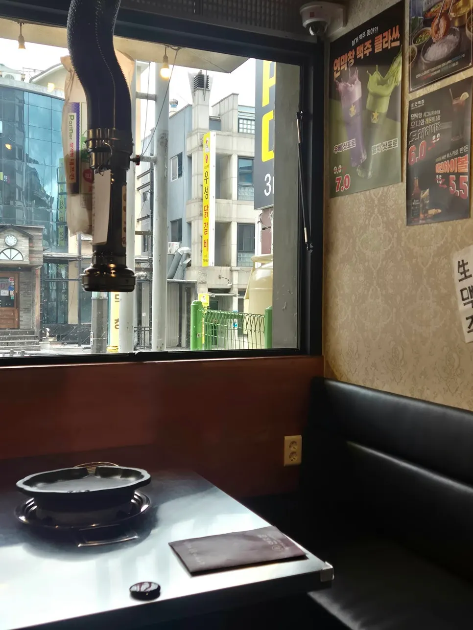 Interior view of Yeon Makchang Dangye Branch