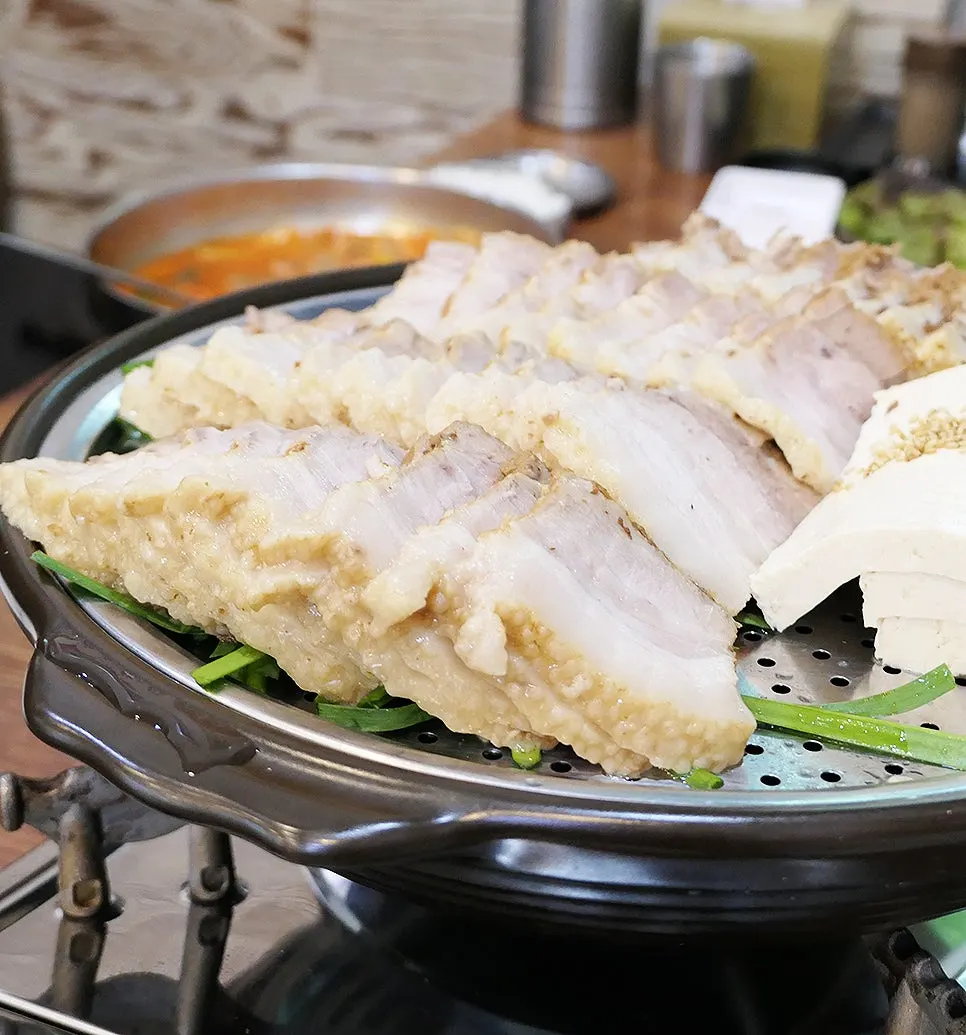 Small bowl of rice served with yukkal-myeon