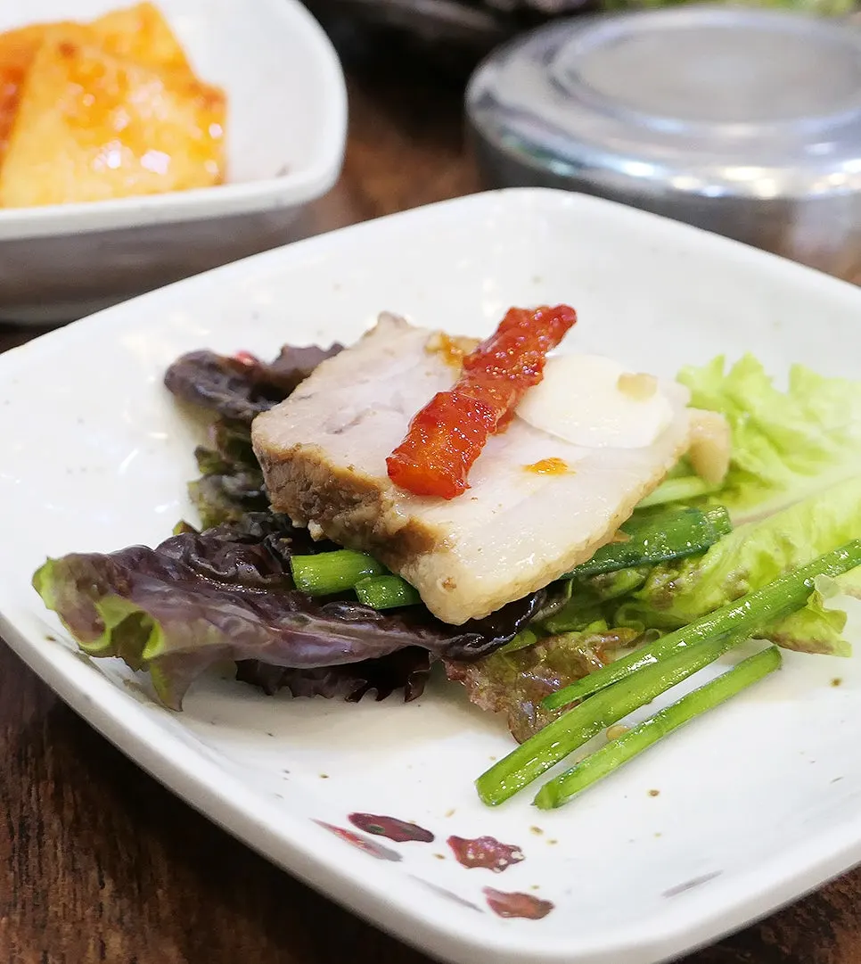 Thick slices of boiled pork with tofu and lettuce wraps
