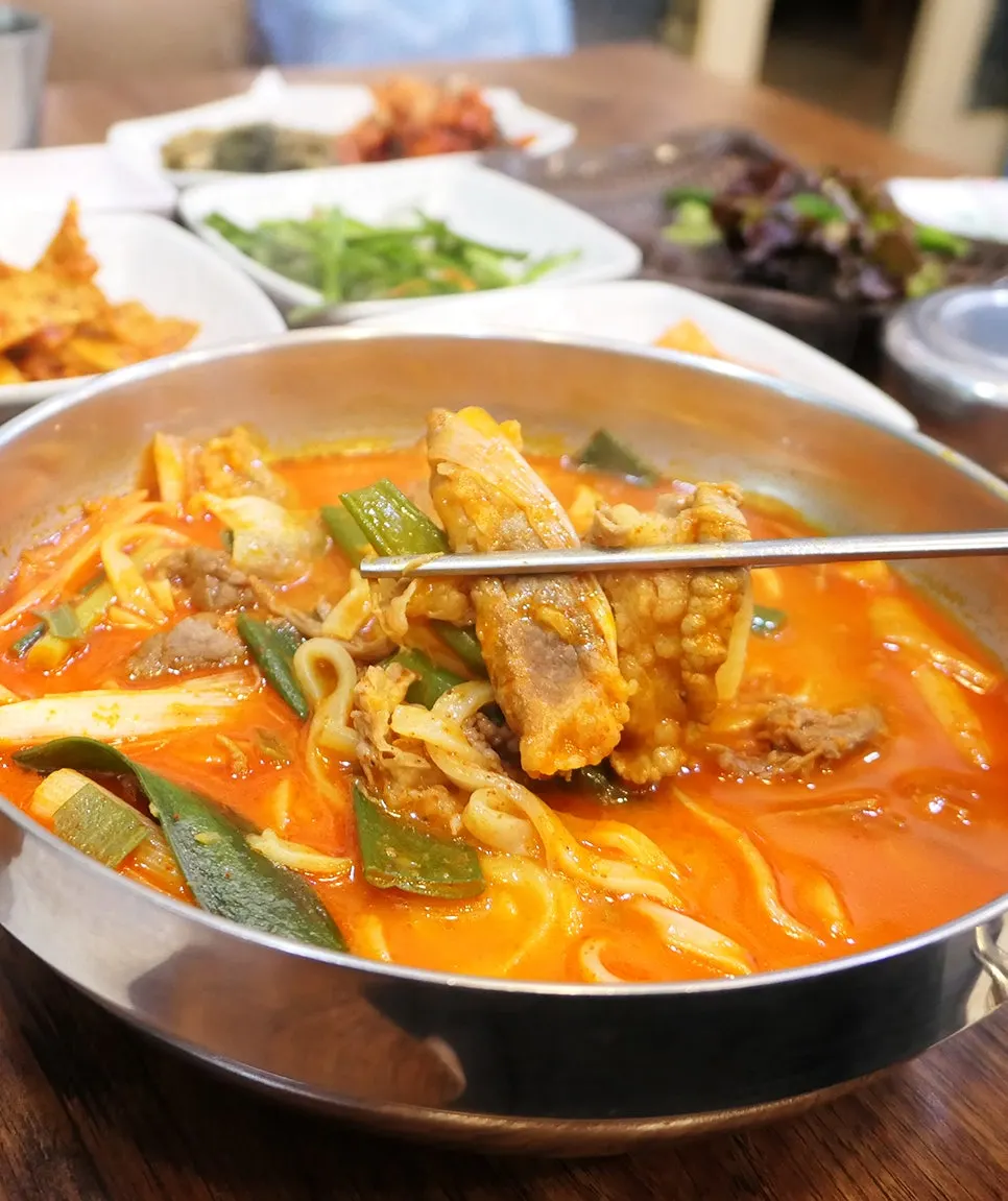 Yukgaejang kalguksu piled high with toppings