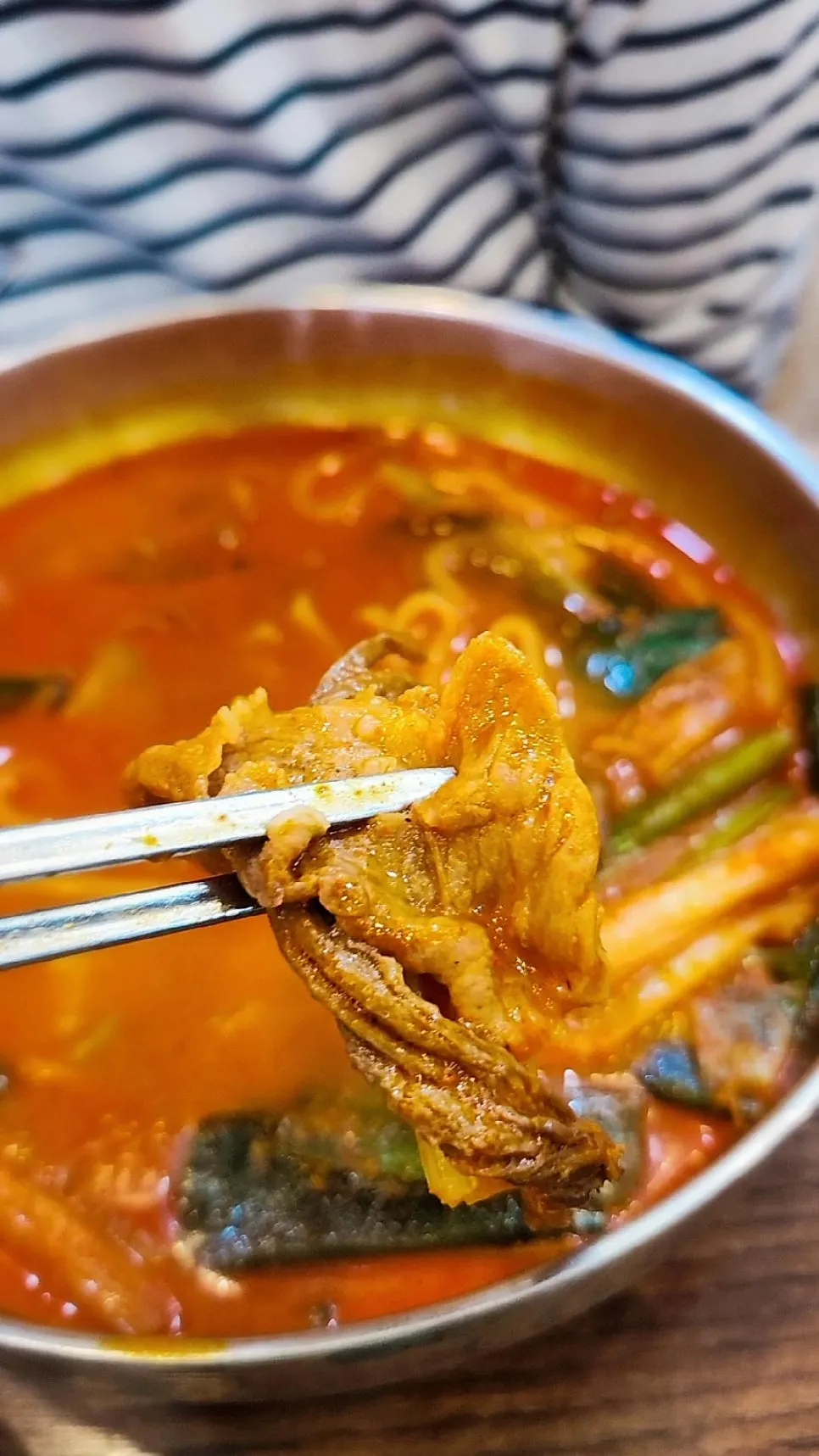 차돌육칼면 생면 매운맛 2단계 국물